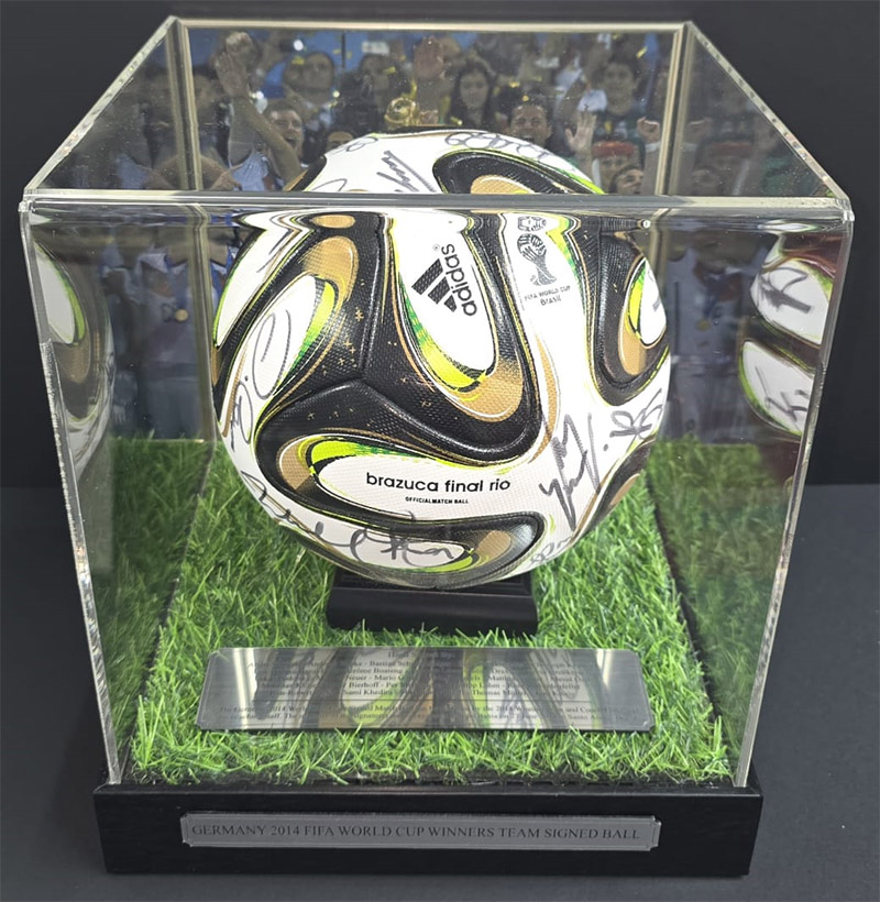 Germany 2014 World Cup Winners Team Signed Ball incl Case